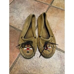 Minnetonka beaded moccasin size 8 1/2